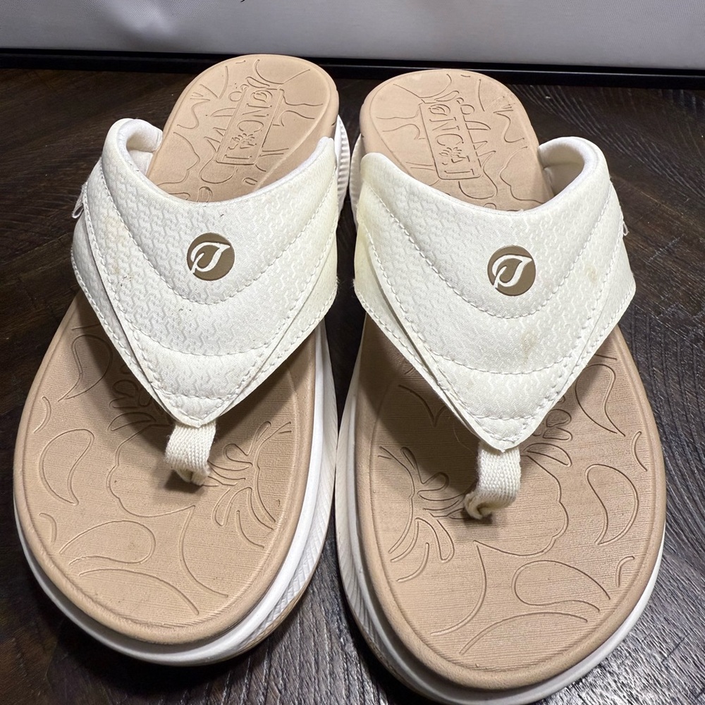 Oncai White and Tan Flip Flops Wos9.5 Box 10